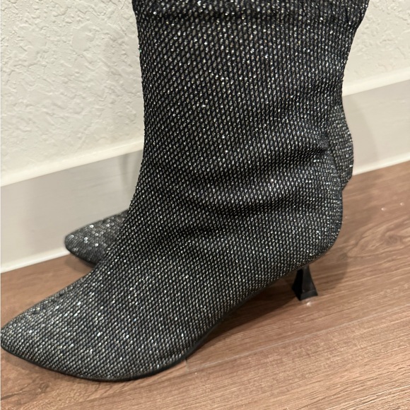 Stylish Black Women's Boots - Picture 5 of 9